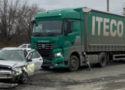 В Камышинском районе большегруз смял отечественную легковушку