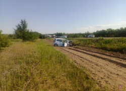 В страшном тройном лобовом ДТП на трассе в Камышинском районе у автомобиля вырвало двигатель