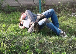 В Камышине на третьем городке нетрезвый негодяй изнасиловал девушку прямо во дворе