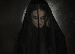 Полиция разыскивает двух женщин в черном, похитивших у пенсионерки 300 тысяч рублей  на улице Ленина