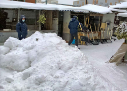 Камышин вновь активно заносит снегом