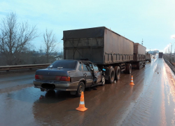 Полиция Камышина прокомментировала нашумевшее ДТП на саратовской трассе