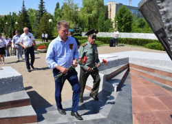 Станислав Зинченко возложил цветы к мемориалам в Камышине 22 июня