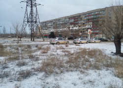 Камышане обратили внимание на выстроившиеся в ряд полицейские машины на 3-м городке сегодня, 13 декабря: что происходит? - интересуются горожане