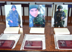 "Последний бой - он трудный самый": в администрации Камышинского района передали ордена погибших героев СВО их родным