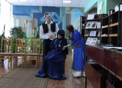 Как парад отчетов "подкузьмил" актерскому десанту в центральной городской библиотеке Камышина