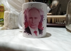 Ко дню рождения Владимира Путина в Камышине кружки с его изображением стали пользоваться неплохим спросом