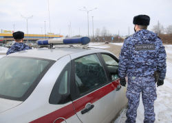 В Камышине задержали прыткого пенсионера, пытавшегося рассчитаться за товары в супермаркете чужой банковской картой