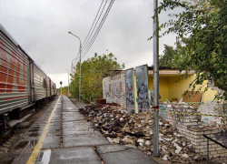 Камышан огорошила разруха у перрона, куда приходит московский поезд