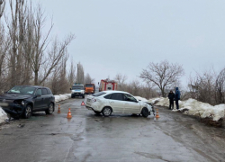 Камышанин в промзоне не справился с управлением, его занесло на "встречку", произошло столкновение...