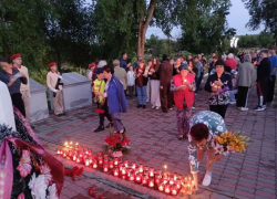 Море свечей зажгли в селе Антиповка Камышинского района перед рассветом 22 июня