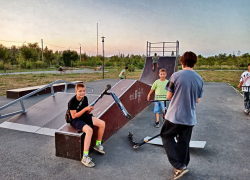 В Камышине молодежь постепенно обживает зоны отдыха в парке Текстильщиков