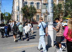 Папа девятиклассницы прибыл в школу защищать дочку от насмешек и побил мальчика-обидчика в Волгоградской области