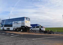 На трассе М6 в Рязанской области КАМАЗ протаранил автобус из Камышина с 62 пассажирами