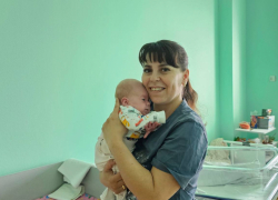 Волгоградские врачи спасли новорожденную девочку с весом всего 700 граммов 