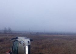 Два водителя в одно воскресенье разбились насмерть, опрокинув автомобили в кювет