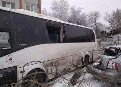 В тяжелое ДТП 18 декабря попал автобус Жирновск-Саратов: 6 израненных, смято 7 легковушек (ВИДЕО)