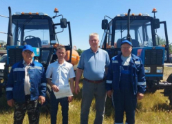 В какие поселения Камышинского района отправляются два новеньких "противопожарных" трактора