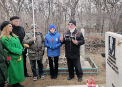 Председатель Камышинской городской думы Владимир Пономарев принял участие в памятном мероприятии на могиле известного камышанина Николая Ведяпина 