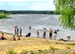 Спешащих на пляжи камышан предупредили, что в воде "плавает" жутковатый лептоспироз