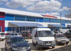 Полиция Камышина ищет "красавца" на "Пежо", ударившего чужую "Ладу Гранту" и сбежавшего