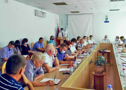 Камышинская городская дума утвердила предусмотрительное решение администрации перекрыть миллионами из областного бюджета дефицит бюджета Камышина 