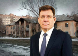 С каким "строительным" скандалом в Волгограде оказалось связано имя экс-мэра Камышина Александра Чунакова