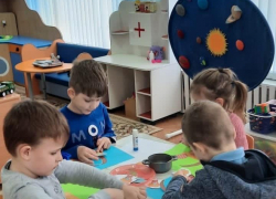 В Камышине мама ребенка-детсадовца в шоке разбирается с появлением синяка на лице у малыша и подозревает в происхождении гематомы воспитателя