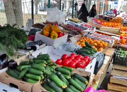 Пять продуктов внезапно подешевели к Новому году в Волгоградской области, а взметнулись в цене огурцы и помидоры