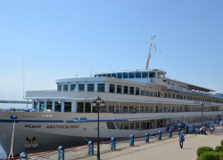 Уже в мае начнутся речные мини-круизы по Волге, но камышане могут разве что помахать теплоходам с набережной