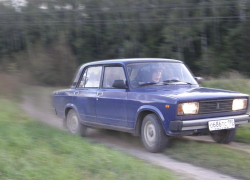 В Камышине 18-летний парень угнал жигули