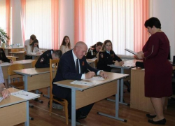 "Блокнот Камышина" ошибся: спикер Камышинской городской думы не только говорил речь на площадке "Диктанта Победы", но и писал диктант