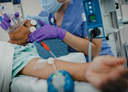 Камышинским медикам пока не удается установить причину отравления трех членов семьи, найденных в собственной квартире в бессознательном состоянии