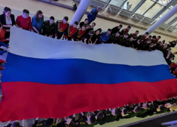 В Камышине в честь "Крымской весны" развернули огромный триколор