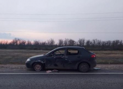 Ночью на трассе между Камышином и Волгоградом водитель и его девочка-пассажирка разбились, врезавшись в "МАН"