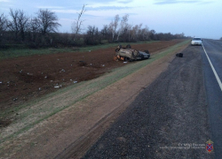 Водитель чудом выжил, перевернувшись на "Ладе-Ларгусе" недалеко от границы Камышинского района