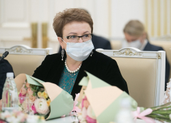 Губернатору Андрею Бочарову понравилось, что единоросс Нина Черняева заявила о сложении мандата депутата Госдумы не в кулуарах