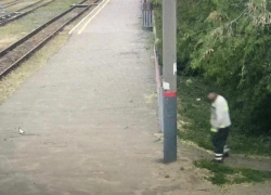 В центре Урюпинска женщина облила спиртом и сожгла бездомного, - V1.RU