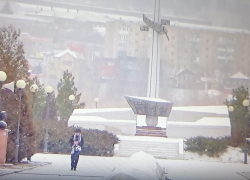 Очарованные субботним снегопадом и хорошей погодой, камышане всех возрастов отправились на прогулки (ВИДЕО)