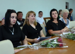 Ордена Мужества погибших героев из Камышинского района со слезами и гордостью приняли их вдовы, матери, отцы