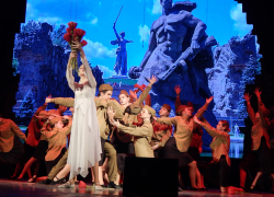 В Камышине при абсолютном аншлаге повторили концерт, посвященный 80-летию Сталинградской победы