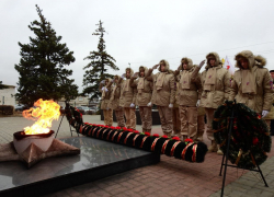 В Камышине на Братском захоронении воинов сегодня, 3 декабря, возложили цветы