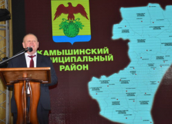 Глава Камышинского района Владимир Ерофеев отчитался перед народом в Доме культуры городского поселения Петров Вал