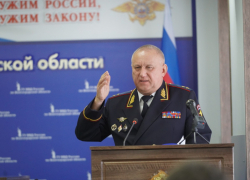 Замминистра МВД Александр Кравченко на прощальной пресс-конференции в Волгограде опроверг появившуюся в СМИ версию о своем преемнике