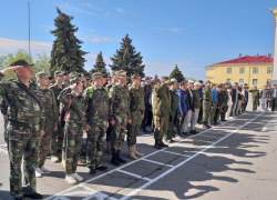 В Камышине парней-старшеклассников отправили попробовать себя в роли солдат