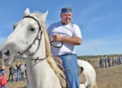 В Камышинском районе у села Лебяжье прошли азартные конные скачки