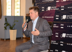 В Камышине в последний момент горожан проинформировали об отчете главы Станислава Зинченко перед населением