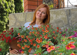 Простой способ сохранить петунии, калибрахоа и другие цветы до весны  