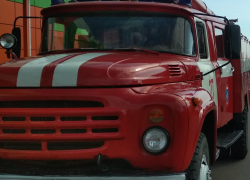 В Камышине на улице Днепровской загорелась баня, а на улице Лазарева - кровля дома