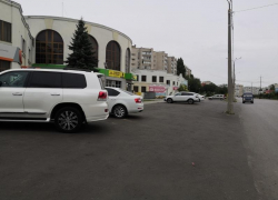 Администрация Камышина сообщает об обновленной парковке у банка, и не только